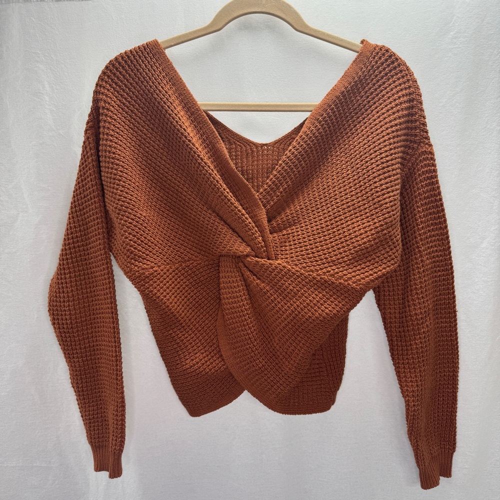 Moon & Madison Anthropology cropped crisscross sweater, Size S.